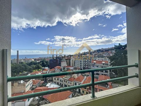 2 bedroom apartment close to Jardim de Santa Luzia on the 5th floor, close to the center of Funchal, 3 minutes walk.Excellent apartment, consisting of 2 bedrooms, lounge and living room in Open Space, kitchen, a bathroom, a balcony with views of the ...