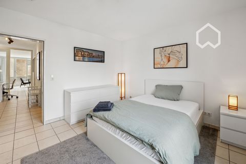 I am renting a fully furnished and fully equipped 2-room apartment in the heart of Leverkusen Opladen. The apartment is approximately 60 sqm and is located on the 2nd floor of a well-maintained residential building. The building was constructed in th...