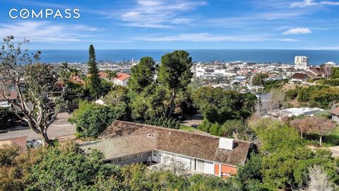 With beautiful ocean views and set on a more than 16,353-sf usable lot, this Cliff May floor planned home is located adjacent to La Jolla Country Club. Perfect for improvements or development, this special property is well sited in one of La Jolla’s ...
