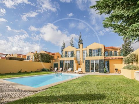 Detached villa with total privacy located in a condominium with only 6 villas, next to the Fort of São Julião da Barra and the New Business School in Carcavelos. This Villa is developed on 2 floors, with 7 rooms: entrance hall, 4 bedrooms, living roo...
