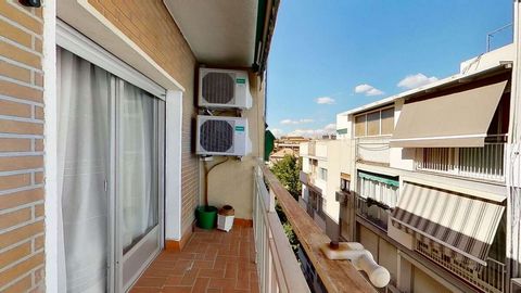 APARTMENT WITH LARGE BALCONY IN CAMINO DE RONDA Don't miss this incredible opportunity to acquire an apartment for sale in one of the best areas of Granada! This beautiful property has an area of 85 m2 built and 75 useful m2, distributed in 3 bedroom...