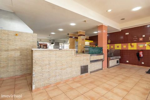Excellent business opportunity 150m from the Fertagus Railway Station in Setúbal, you will find this magnificent Barbecue, inserted in a store with 97m2 at Rua António José Batista, 106, Lj. A. Value of the condominium: 18 € / month. The store has a ...