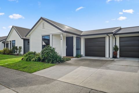 With Cambridge Oaks now being fully sold, the only way to get into this vibrant over-50s community is to catch a resale opportunity - like this one. The modern open plan living space flows from the modern kitchen through the ample living area to the ...