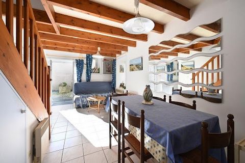 REAL ESTATE - ILE DE RÉ - SAINTE MARIE DE RE EXCLUSIVITY - OLD HOUSE For sale: come and visit this house of 5 rooms 60 m² located in SAINTE MARIE DE RE (17740). It is a 2-storey house built in 1890. Its interior is divided into a living room of 16 m²...