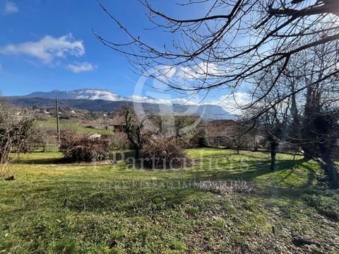 Come and discover this beautiful plot of land with an area of 1105 m2, located in Coublevie, building land outside subdivision for a villa. Quiet environment, beautiful South-East exposure and breathtaking views of the Chartreuse. Surface, ideal for ...