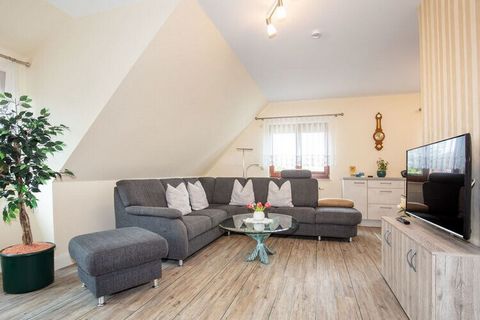 Our holiday apartment offers you 51m² of living space. Enjoy your days off comfortably in lovingly furnished accommodation. The white Baltic Sea beach can be reached in about 15 minutes. The eat-in kitchen is functional and equipped with accessories ...