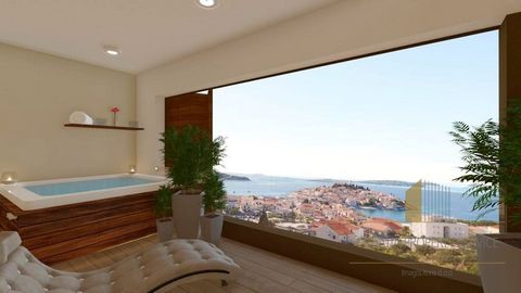 An impressive apartment located on the first floor of a luxury building under construction, only 350 m from the sea and beautiful beaches. Due to its excellent location near the center of Primošten, the apartment provides a perfect balance between a ...