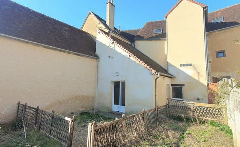 In village, old house with a surface of about 123 m2. It consists of a dining room of 20 m2, a kitchen, a bright living room of 20 m2, a bathroom and a toilet. Upstairs, a landing serves two bedrooms (parquet) and a toilet. Under the eaves, an office...