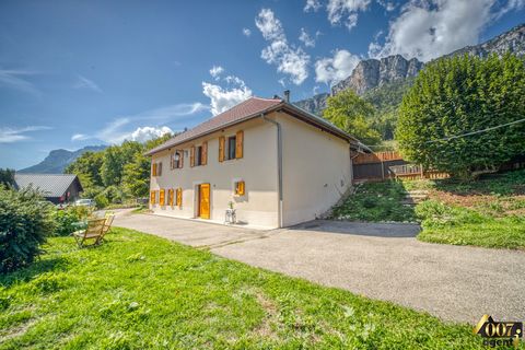 Exclusivity 007 agent i! On the sector of Sainte-Marie-du-Mont, this house is located near Pontcharra, Le Touvet, Crolles and on the axis Chambéry / Albertville / Grenoble. The setting is bucolic with a magnificent view of the mountains and the valle...