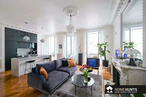 Paris 9th 3 bedroom fully renovated apartment 126 m2 in the area of Madeleine/Opera. On the border between the 8th and 9th arrondissements, on the 1st floor of a quality building built in 1830, beautiful apartment of 126 m2 of floor space having unde...