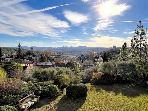 Very beautiful villa of 215 m2 living space, at only 5 minutes walk from the villages of Tourrettes and Fayence, with a splendid view on Tourrettes village, the Chateau and the valley with its surrounding hills. In absolute calm residential area and ...