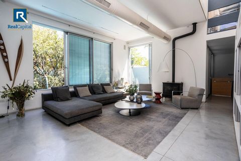   Zum exklusiven Verkauf in West Ramat Hasharon, ein luxuriöses und verwöhnendes Haus, in das auf hohem Niveau investiert wurde! 430 qm Grundstück, ca. 377 qm bebaut. 5 Zimmer, 3 geräumige Suiten. Große, modernisierte Küche mit kompletter Ausstattung...