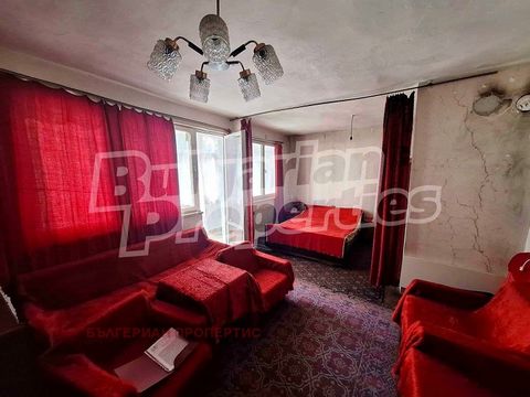 Voor meer informatie, bel ons op: ... of 02 425 68 11 en vermeld het referentienummer van het pand: Dpa 85691. Verantwoordelijke makelaar: Nikolay Dimitrov Appartement te koop in de stad Bobov dol. Het appartement is in goede staat. Het bestaat uit e...