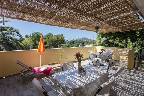 Apartments Djurkovic are located in the village of Mlini which are only 8 km away from Dubrovnik. The sandy Srebreno Beach and pebbly Mlini Beach are within a 150meters away from the property. The property offers a garden with Mediterranean vegetatio...