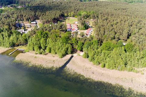 Direct aan het Storkower-meer: vakantieresort met moderne, ruime vakantiehuizen geclassificeerd door DTV met 4 sterren. Hier kunt u genieten van actieve ontspanning tijdens het wandelen en fietsen over het goed ontwikkelde netwerk van paden in het pr...