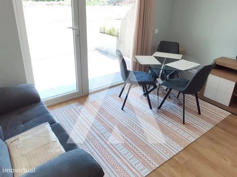 W pełni umeblowane i wyposażone półnowe mieszkanie na sprzedaż, położone w Forca w Aveiro! Apartament składający się z: - Kuchnia wyposażona w piekarnik, płytę grzewczą, okap i lodówkę; - Sala typu open space; - Łazienka z pełnym węzłem sanitarnym; -...