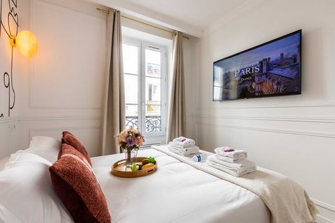 Checkmyguest vous propose une chambre privative lumineuse de 13 m2, idéalement située au 48 rue Rodier, dans le 9ème arrondissement de Paris. A proximité immédiate du célèbre Moulin Rouge et de la Basilique du Sacré-Cœur de Montmartre, ce logement of...