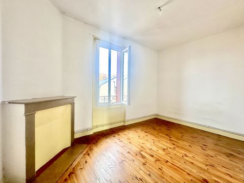 L' agence Jaude Immobilier vous propose en EXCLUSIVITÉ un T3 de 61 m2 environ au 2 ème étage d'une petite copropriété de l'avenue Léon Blum. Le bien se compose d'une piéce de vie de 16 m2, de deux grandes chambres de 13 et 15 m2 avec parquet bois en ...