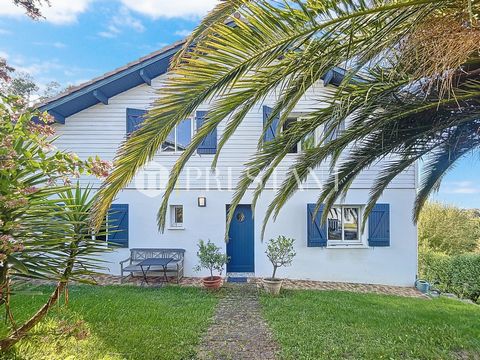 Découvrez cette charmante maison familiale située à Bidart, à quelques minutes des plages et des commerces. Idéale pour une vie de famille, elle allie confort, espace et luminosité dans un cadre paisible. Caractéristiques principales : Rez-de-chaussé...