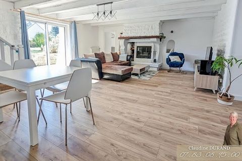 44260 La Chapelle Launay, située à 6mn de la gare de Savenay. Cette longère est parfaite pour un couple ou une famille recherchant un cadre de vie agréable et pratique A VISITER SANS TARDER ! Cette maison vous accueille par une vaste entrée, une cuis...