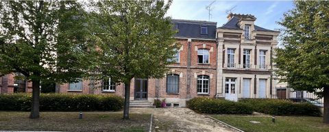 Découvrez ce magnifique duplex d'une superficie de 76m2, idéalement situé au cœur de St Savine, à 6 minutes de la Gare de Troyes, au premier étage d'une propriété calme et bien entretenue, au cœur de Sainte-Savine, à proximité immédiate de toutes les...