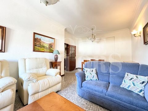 Fantastic 2 bedroom flat for rent WITH FURNITURE, in excellent condition, located on the 2nd floor of a building with 2 elevators on Rua dos Comediantes, in the central area of Setúbal, just 8 min walk from the Hospital de São Bernardo, 10 min. on fo...