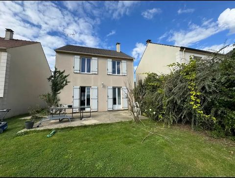 Maison individuelle à Mitry-le-Neuf de 5 pièces édifiée sur un terrain de 449m2 avec un garage d'environ 15m2, comprenant : -Au rez-de-chaussée : une entrée donnant sur le salon séjour avec la cuisine aménagée ouverte, un WC. Le tout bénéficie d'un s...