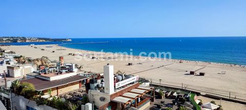 Magnifique appartement de deux chambres avec vue sur la mer proche de la plage de Rocha, à Portimão. Situé en première ligne avec vue panoramique sur la mer, cet appartement offre un maximum de confort et de qualité de vie, ce qui en fait une excelle...