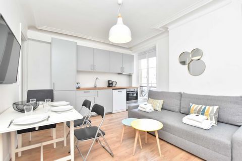 Checkmyguest vous propose ce magnifique appartement de 40 m², situé au quatrième étage, au cœur du prestigieux quartier du Palais-Royal. Ce confortable T2 offre un cadre de vie exceptionnel. A quelques pas, vous pourrez visiter le célèbre Musée du Lo...