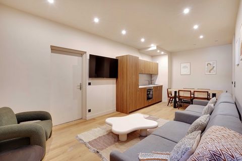 Checkmyguest vous propose cet appartement moderne de 65 m2 pouvant accueillir jusqu'à 10 personnes. Décoré avec soin et équipé de tout le confort moderne, vous aurez tout ce dont vous avez besoin pour passer un excellent séjour ! Situé dans le dynami...