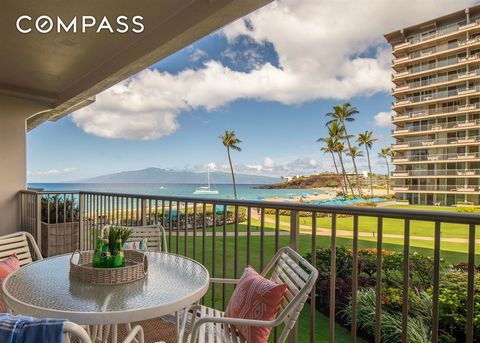 Zum ersten Mal auf dem Markt! Diese wunderschön eingerichtete Wohnung befindet sich seit Jahrzehnten in derselben Familie und bietet einen weiten Blick auf den Kaanapali Beach und den Black Rock mit Molokai in der Ferne über dem strahlend blauen Ozea...