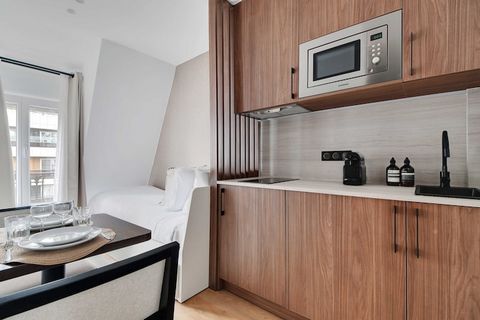 Checkmyguest vous propose ce superbe studio moderne de 11m² pour deux personnes, situé au 6ème étage avec ascenseur dans le prestigieux 16ème arrondissement de Paris. Il offre une ambiance chaleureuse et accueillante au bord de la Seine, et se trouve...