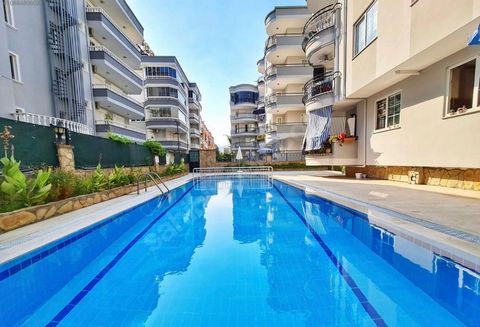 Een ruim appartement in het centrum van Alanya, op slechts 300 meter van de zee, staat te koop. Dit appartement met twee slaapkamers en een grote woonkamer is een ideale optie voor een gezin of voor degenen die willen investeren in onroerend goed. Al...