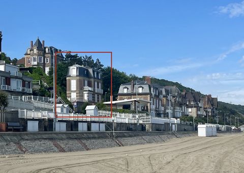 XXX EXCLUSIVITE NORMANDY IMMOBILIER VILLERS-SUR-MER XXX Vincent PERLEMOINE ENGERRAN vous propose au cœur du centre-ville sur la prestigieuse digue Ouest, face à la mer, cette Villa d'architecture balnéaire XIXème de 10 pièces développant une surface ...