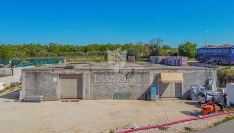 Location: Istarska županija, Novigrad, Novigrad. Istria, Novigrad surroundings Business hall for sale in a busy location near Novigrad. The business hall is located on a plot of 2180 m2, and the area of the business hall is 750 m2. The hall is spread...