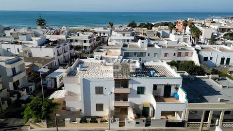 UGENTO - LECCE - SALENTO Ugento, in the Lido Marini area, about 100 meters from the sea, we offer for sale an apartment on the first floor of a small family complex, with exclusive access to a private rooftop area. The property is accessed via a shar...