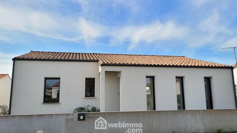 Votre agence 123webimmo l'immobilier au meilleur prix vous présente : Venez découvrir cette maison de 111m², sur un terrain de 504m². Composée d'une belle pièce de vie lumineuse ouvrant sur une grande terrasse, une cuisine ouverte à créer selon vos e...