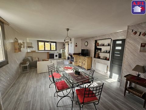 BEAU T4 AVEC TERRASSE Donnant au 1er étage d'une petite copropriété de 3 appartements, mais avec un accés de plain-pied, venez découvrir ce bel appartement de 83m² comprenant trois chambres, une salle de bains, un grand séjour très lumineux avec chem...