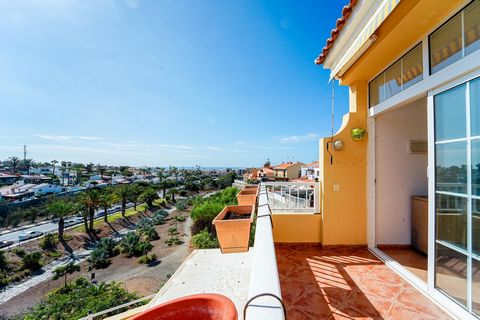 Entdecken Sie diese spektakuläre Eckwohnung mit Meerblick am Horizont – eine einzigartige Wohnung in einer freien und abgeschiedenen Lage, die ein ruhiges und entspanntes Leben garantiert. Die Terrasse bietet den ganzen Tag Sonne und ist perfekt, um ...