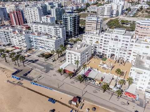 Nous vous présentons ce restaurant exceptionnellement bien situé, en première ligne de plage, sur la promenade de Quarteira - l'une des zones les plus recherchées et les plus fréquentées de l'Algarve. C'est l'occasion d'investir dans un restaurant da...