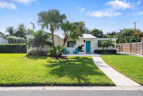 Welcome to this impeccably maintained mid-century CBS gem, perfectly positioned just 1.5 blocks from the Intracoastal Waterway. With 3 bedrooms and 2 bathrooms, this home's thoughtfully designed split floor plan delivers both privacy and functionalit...