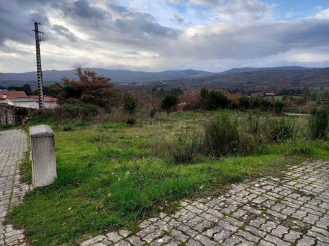 Se está à procura de um terreno, na vila de Montalegre, este é o terreno certo, com vista para o castelo e para a serra. O terreno tem uma área bruta de construção de 212 m2. Perto de zona comercial e do estádio do Grupo Desportivo Montalegre. Em Mon...