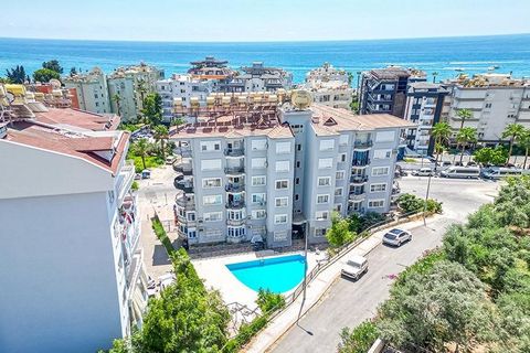 Comfortabele accommodatie in een van de beste wijken van Alanya, Tosmur Een uitstekend 1+1 appartement is te koop in een van de meest populaire en handige gebieden van Alanya - op slechts 100 meter van het strand. Deze accommodatie is ideaal voor zow...