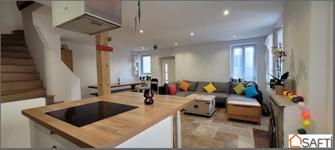 Située sur la commune de Molière à 20 km de Montauban, à deux pas des commerces sur une petite place, maison entièrement rénovée avec goût de 82m² avec garage. La maison se compose d'une pièce de vie lumineuse avec espace salon / séjour et cuisine ou...