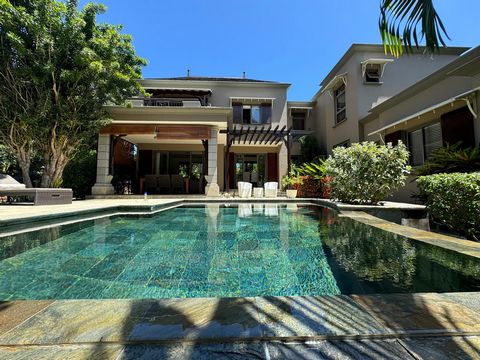 Nestenn vous propose ce joyau rare à Valriche. Cette villa unique de 3 chambres et 3 salles de bains redéfinit la vie tropicale avec son design distinctif et sa tranquillité inégalée. Nichée sur un terrain de 700 m² avec un seul voisin, la propriété ...