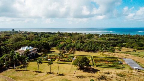 Domaine de Bel Ombre embodies pure luxury on the southwest coast of Mauritius. This refined, natural environment extends over acres of varied landscapes, combining majestic mountains, unspoilt beaches, sparkling lagoons and verdant lands. Heir to a h...