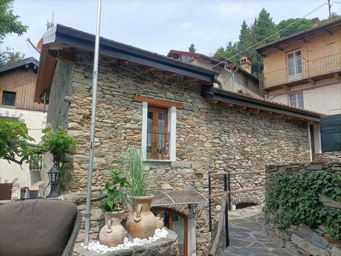 Casa indipendente nel caratteristico borgo di Campagnano ,in zona collinare nel comune di Maccagno, splendido borgo del Verbano sulla sponda lombarda del Lago Maggiore a poca distanza dal confine con la Svizzera. Proponiamo in vendita accogliente cas...