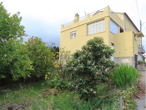 Amazing Villa with 2.800m2 of Garden Down floor with a summer kitchen and a big storage area First floor with 3 Bedrooms, bathroom, living and a kitchen The yatic as more two divitions and the roof is in a very good condition The house is habitable, ...