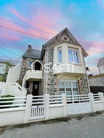 Cette maison bénéficie d'un emplacement privilégié à seulement 10 mètres de la digue du Val André, offrant des vues mer depuis l'étage. Proche de la plage, des commerces et du casino, elle allie charme et praticité pour une vie en bord de mer sans pa...