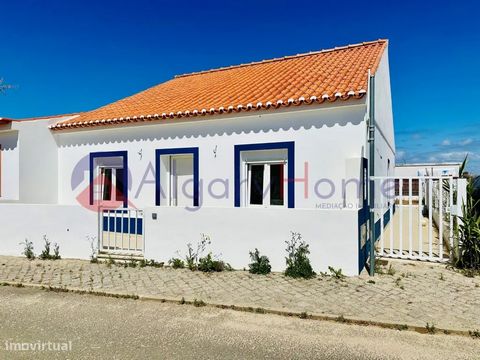 Villa mit 2 Schlafzimmern und kleinem Garten 2 Minuten vom Strand entfernt. Dieses freistehende Dorfhaus wurde kürzlich restauriert und ausgestattet, um als dauerhafter Wohnsitz oder als Ferienhaus zu dienen. Das Hotel liegt in einer ruhigen Straße v...